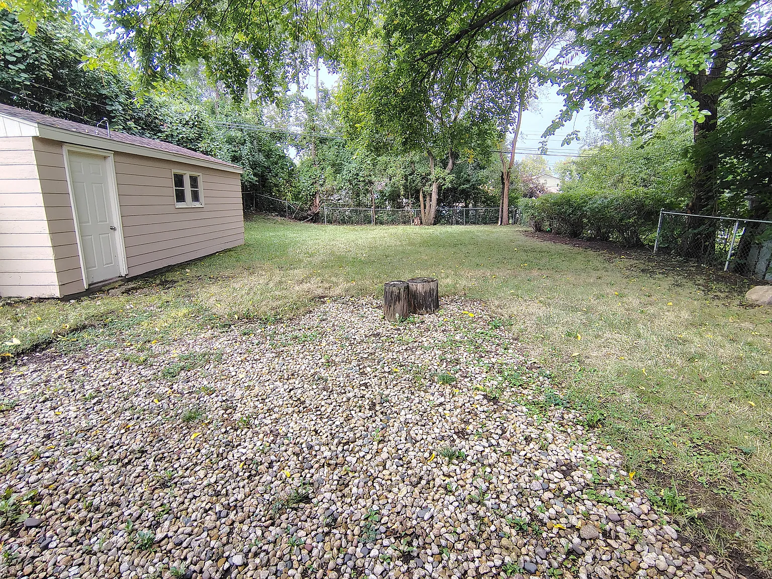 3 bed, 1000 sqft, $1,800 — Photo 2