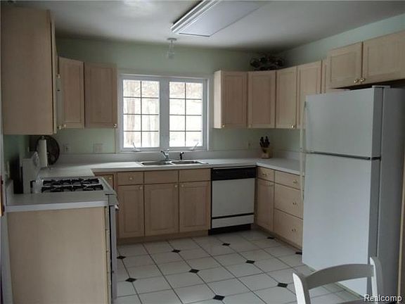 5th image of 9195 Twin Lakes Ct