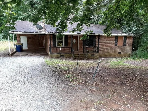 1707 N Chatham Ave, Siler City, NC 27344