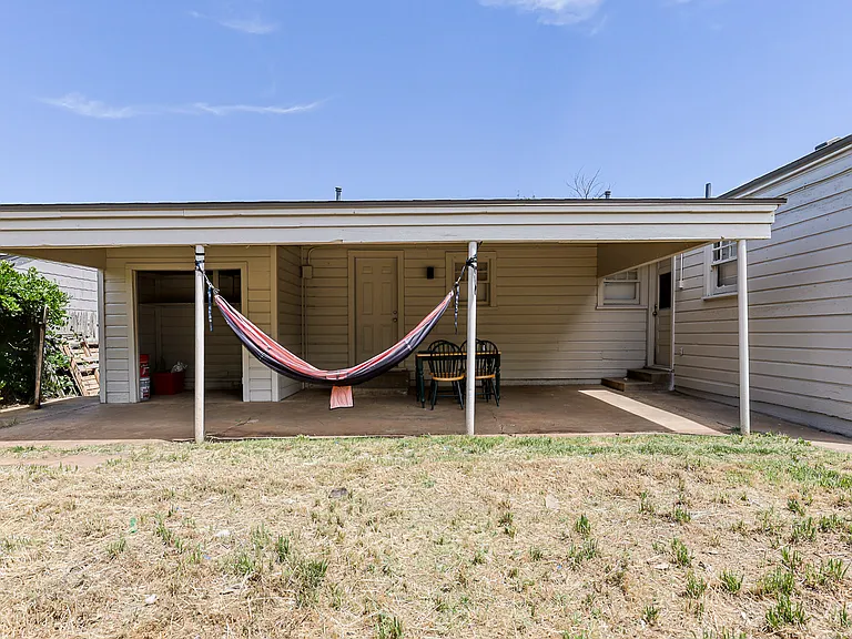 2307 32nd St — Photo 7