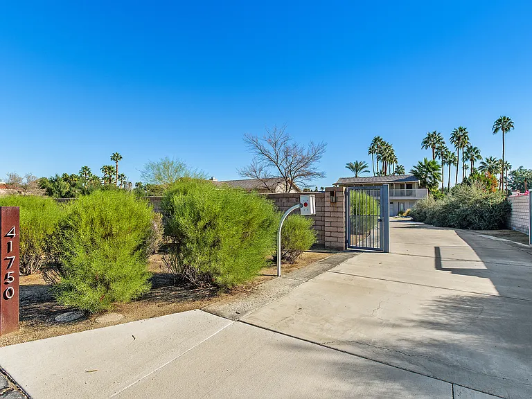 GATED PROPERTY WITH REMOTE CONTROL