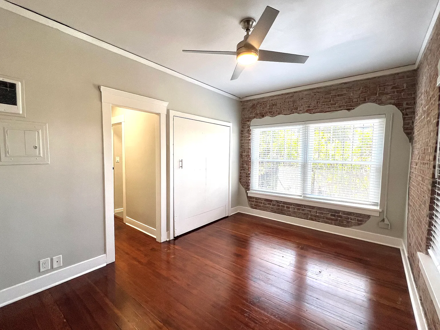 Studio, 440 sqft, $1,595 — Photo 2