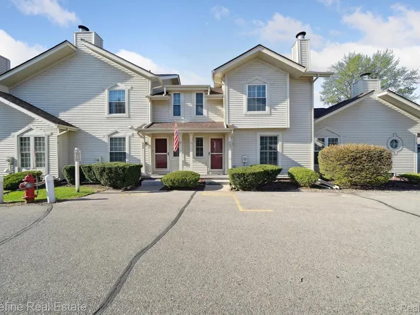 347 W Ann Arbor Trail Ct, Plymouth, MI 48170