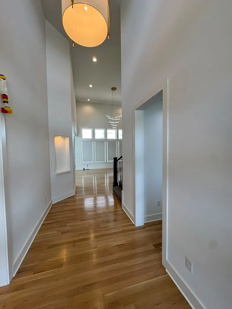 5 bed, 3300 sqft, $4,350 — Photo 4