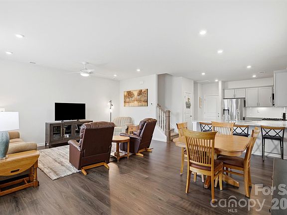 3rd image of 5500 Kinsbridge Dr