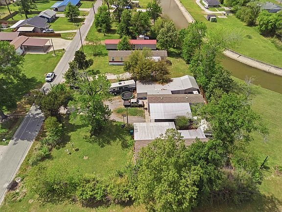 3rd image of 2137 Cedar Ln