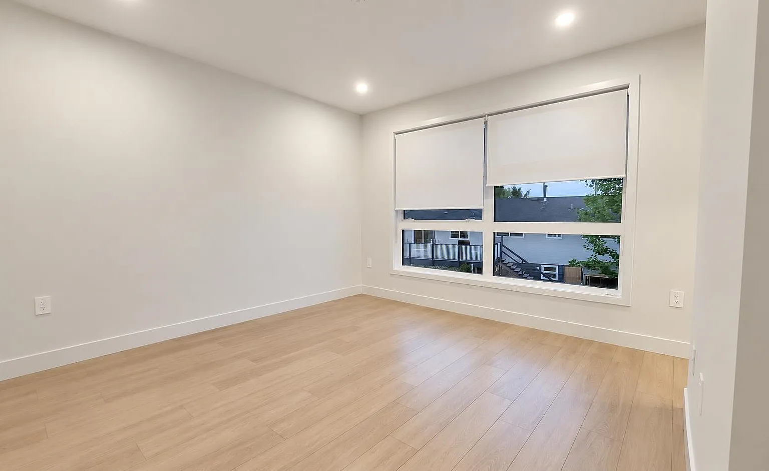 3 bed, 1321 sqft, $4,300 — Photo 4