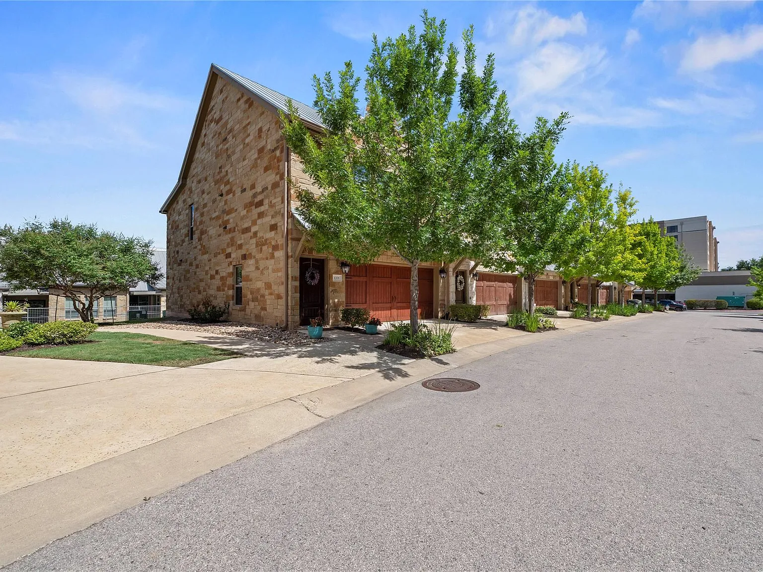 2 bed, 2.5 bath, 1783 sqft, $2,250 — Photo 3