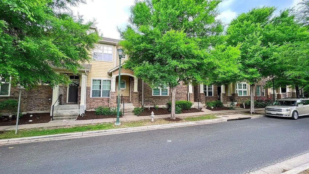2 bed, 2.0 bath, 1240 sqft, $3,000 — Photo 1