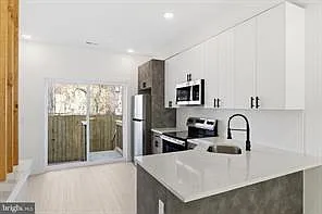 1005 W Orleans St Photo 1