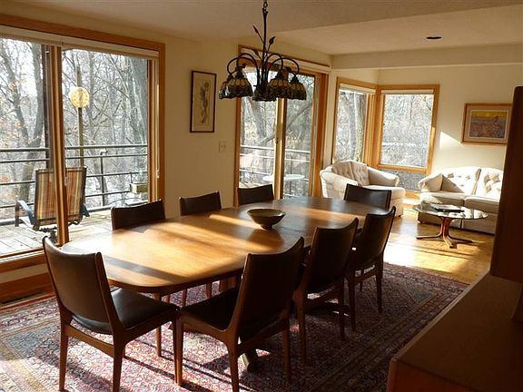 5th image of 10 Thompson Ln