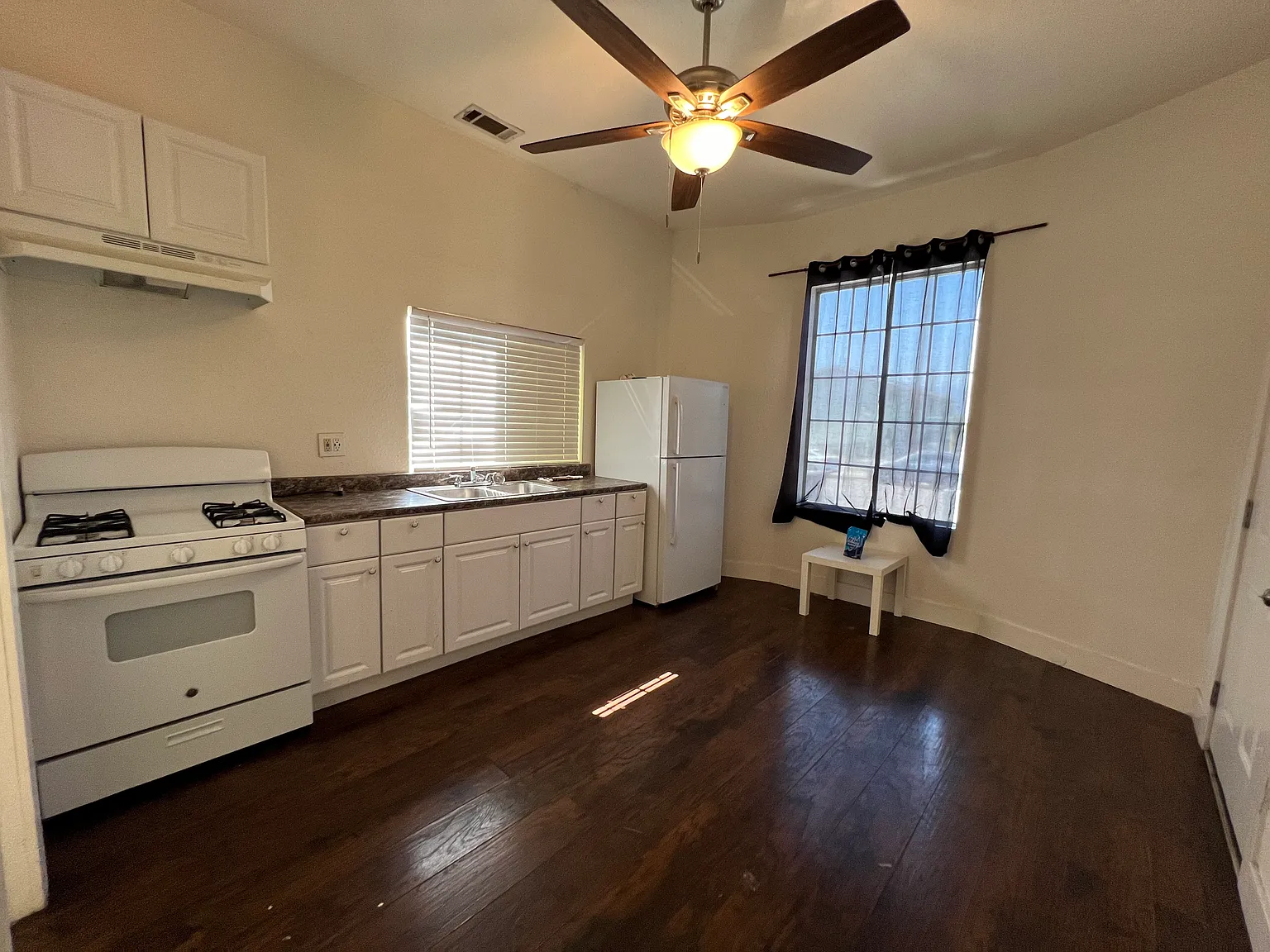 1079 W Belleview St — Photo 3