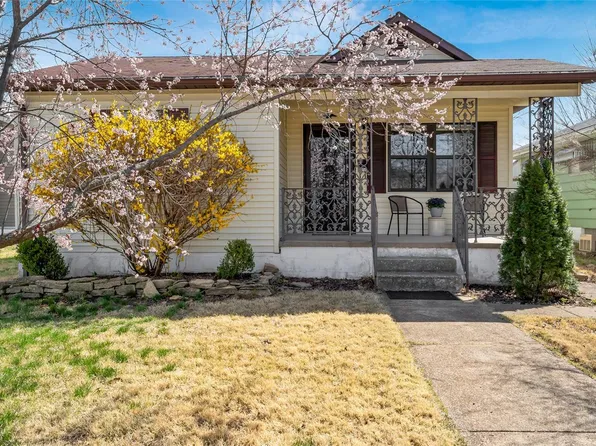 3250 Regal Pl, Saint Louis, MO 63139