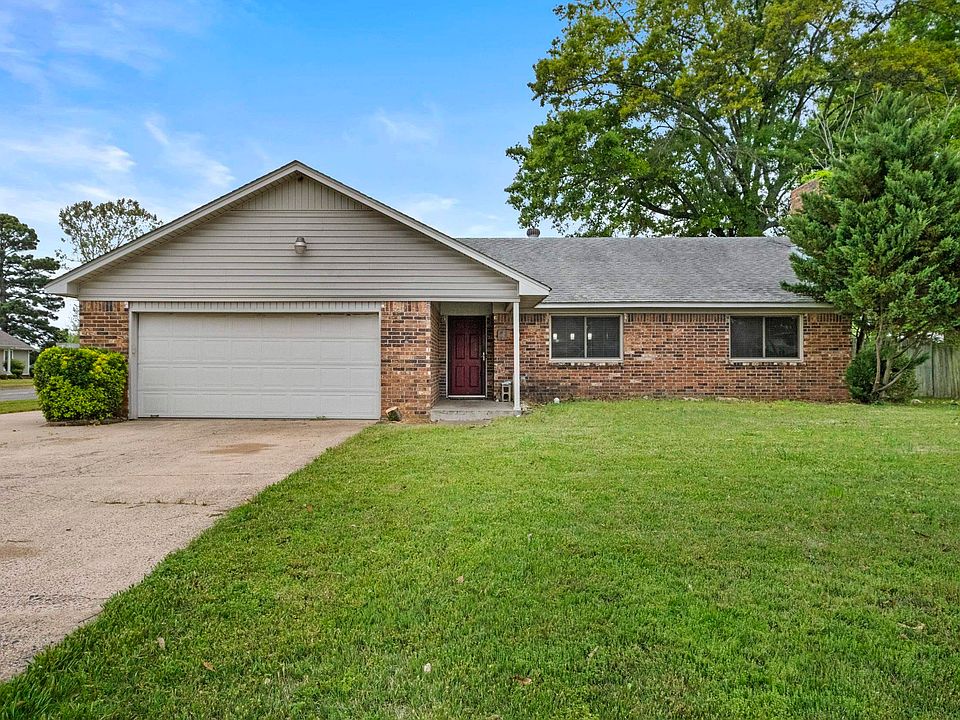 1st image of 1 Devon Ln