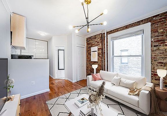 4th image of 204 W 10th St APT 27