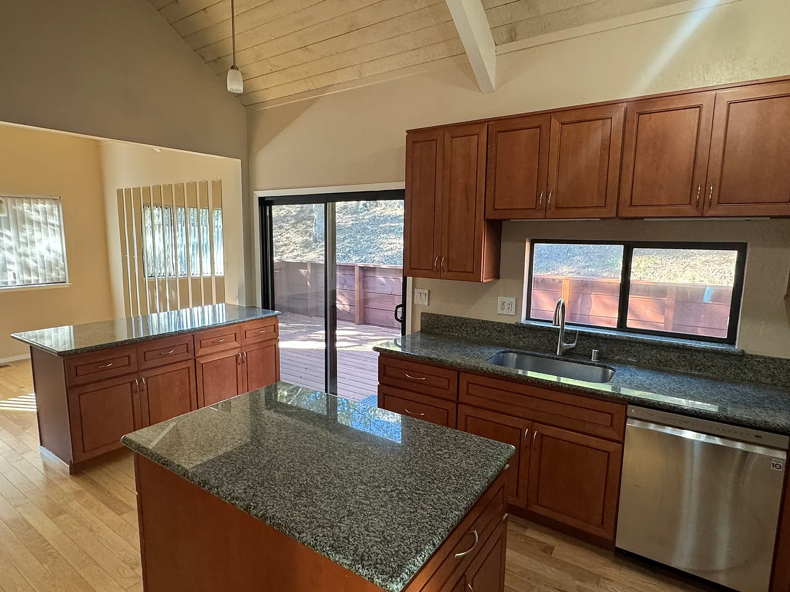 3 bed, 2356 sqft, $8,500 — Photo 4