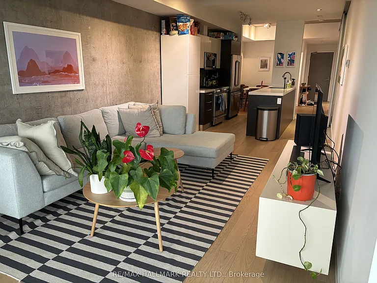 25 Stafford St #612 — Photo 8