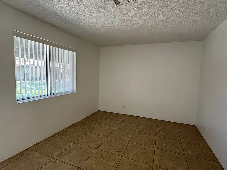 Just remodeled Beautiful small community has a one bedroom one bathroom available! — Photo 16