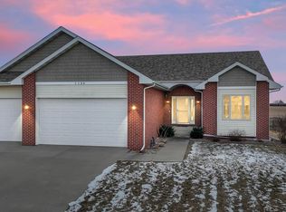 1156 Cherokee St, Nevada, IA 50201