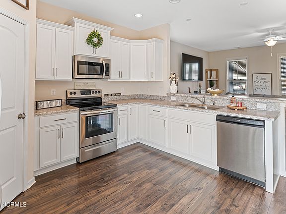 3rd image of 534 Heartwood Dr