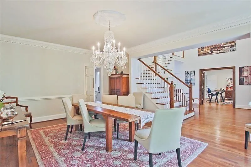 5 bed, 7.0 bath, 7490 sqft, $13,000 — Photo 4