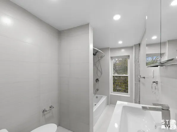 311 Van Buren Street image 7 of 9