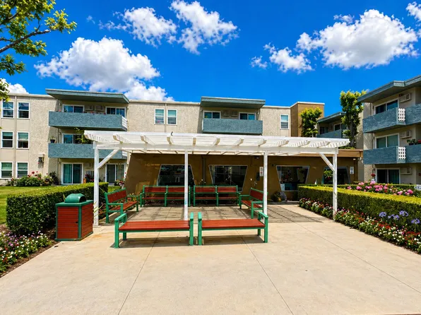 Reflections at Yosemite, 1560 Yosemite Dr #F2f6089d3, Los Angeles, CA 90041