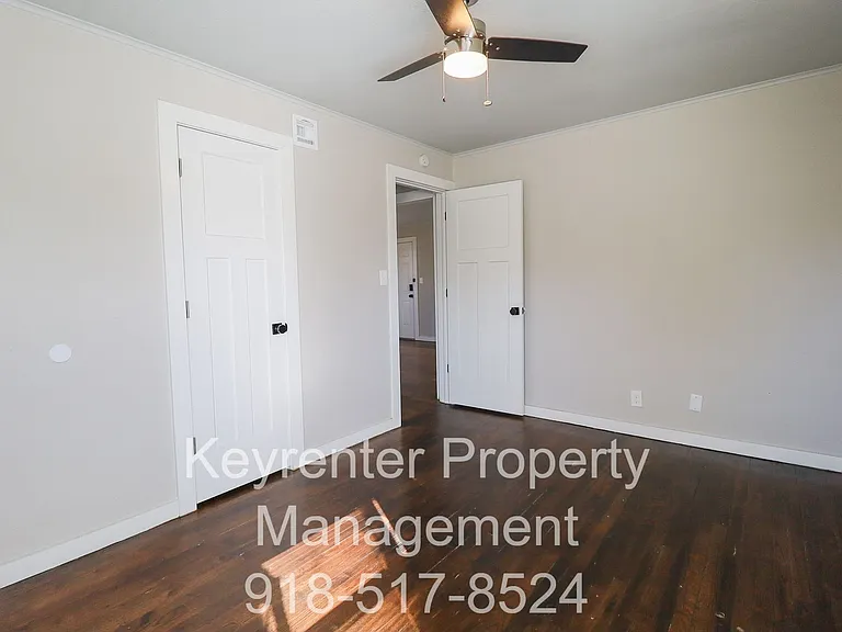E Independence St Fourplex — Photo 15