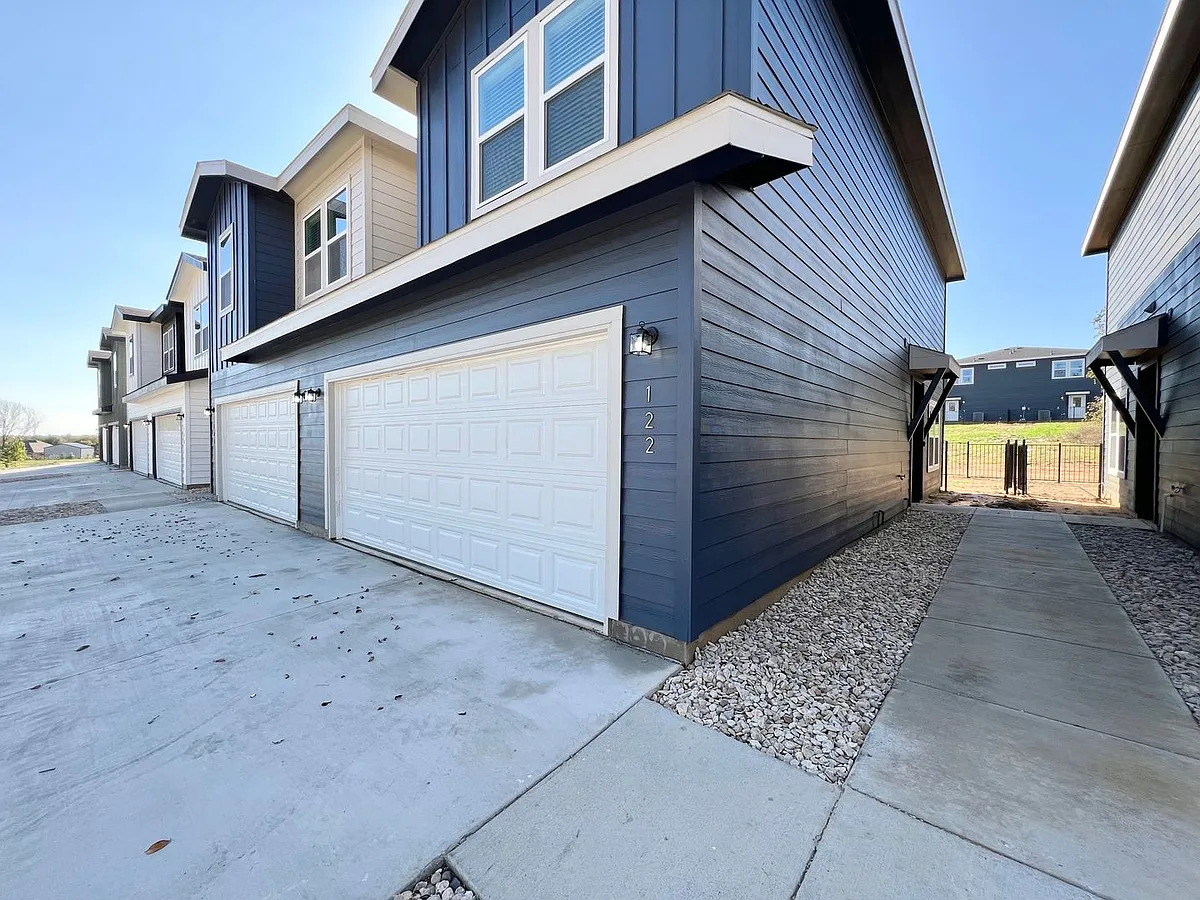 Building Photo - 3501 E Renfro St #122