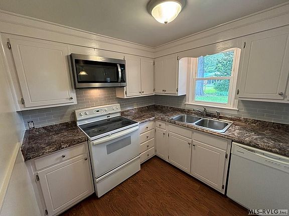 4th image of 74 S Bradley Dr