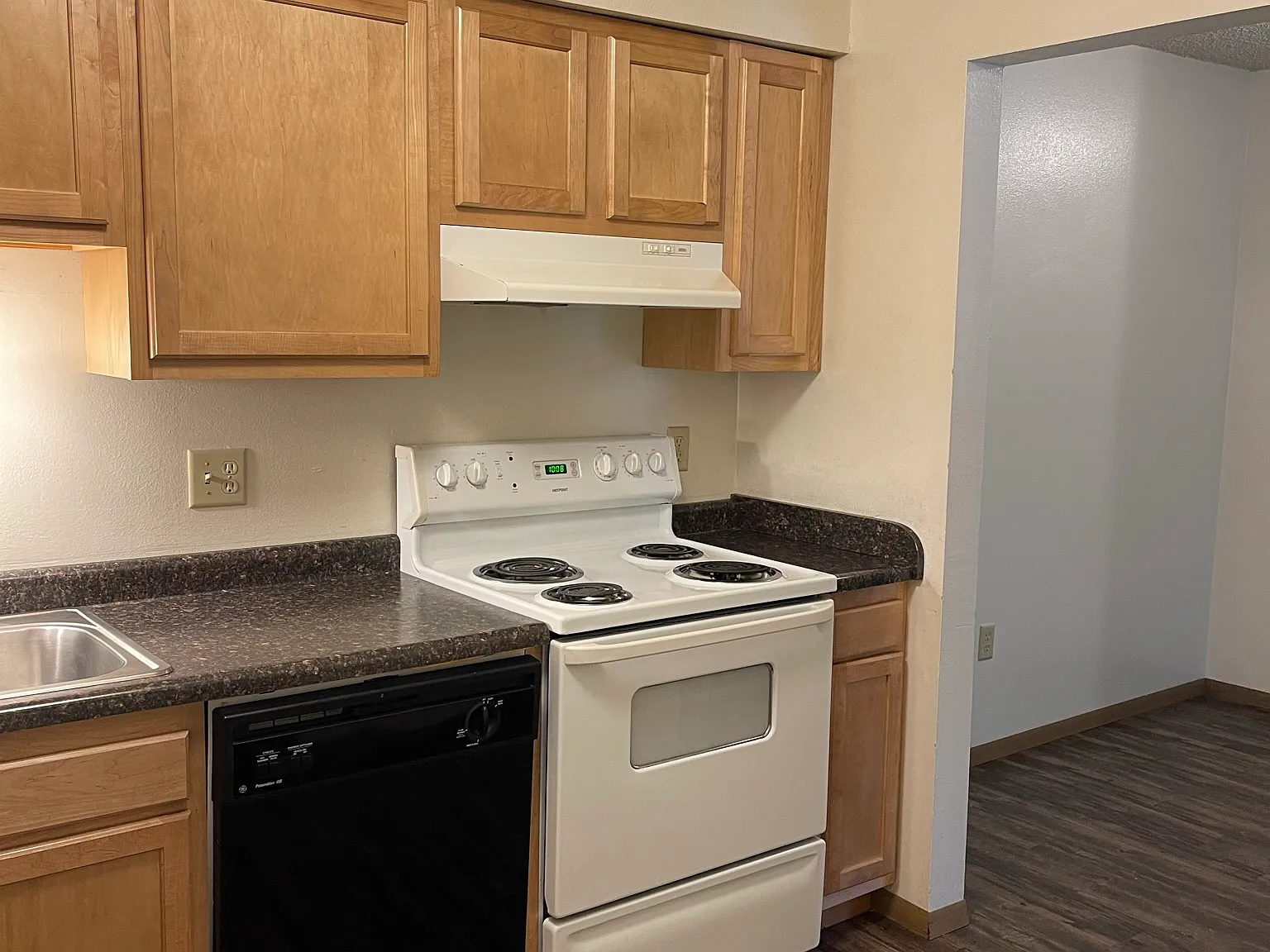 2 bed, $1,441 — Photo 3