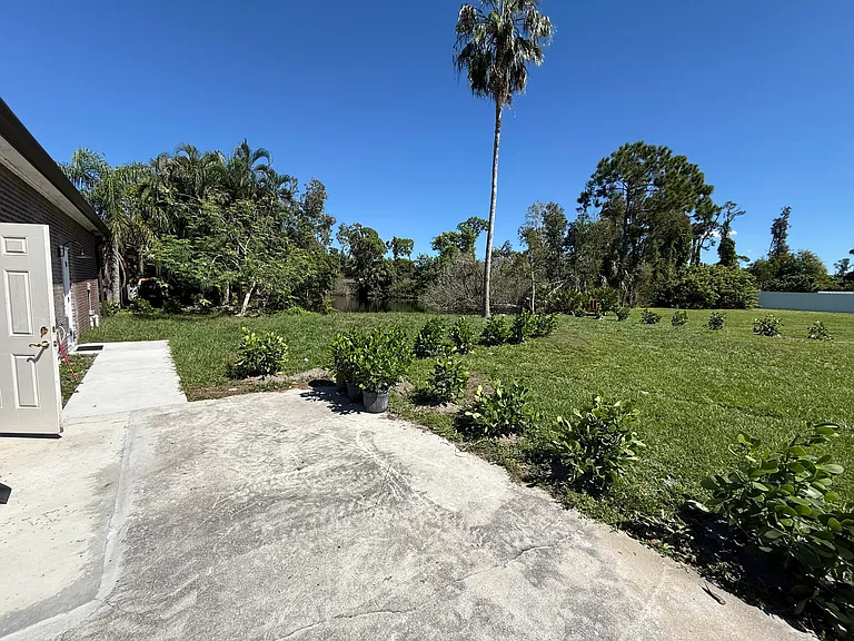7035 Babcock Rd #B — Photo 13