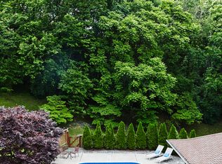 928 Pleasant View Dr, Des Moines, IA 50315