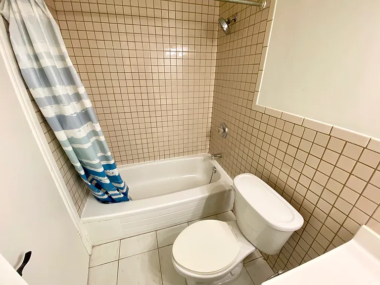 589 Annette St #BASEMENT — Photo 12