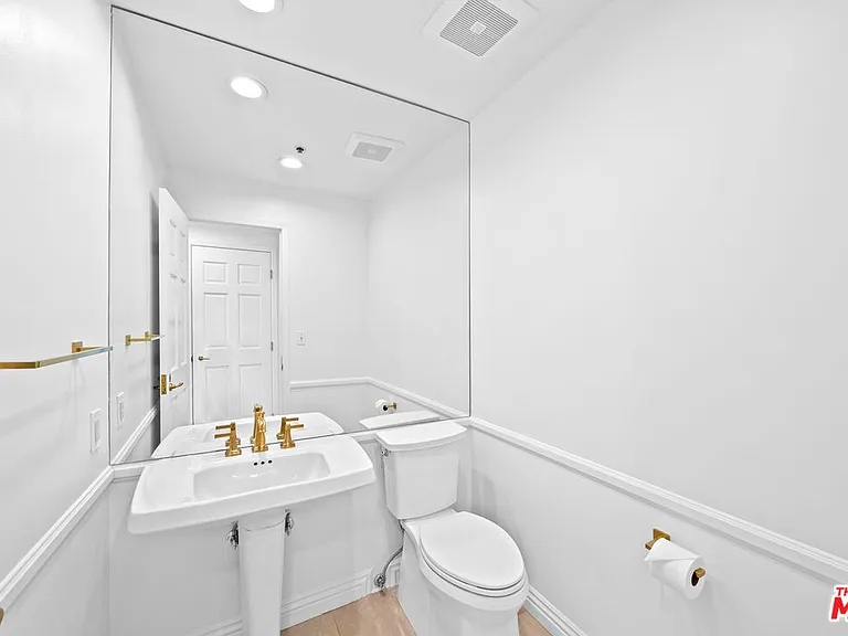 10724 Wilshire Blvd #Penthouse 1505 — Photo 43