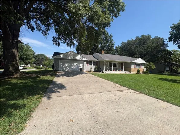 2109 SW Walnut St, Blue Springs, MO 64015