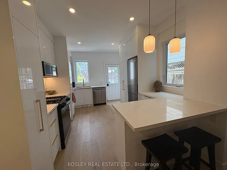 111 Carlaw Ave — Photo 5