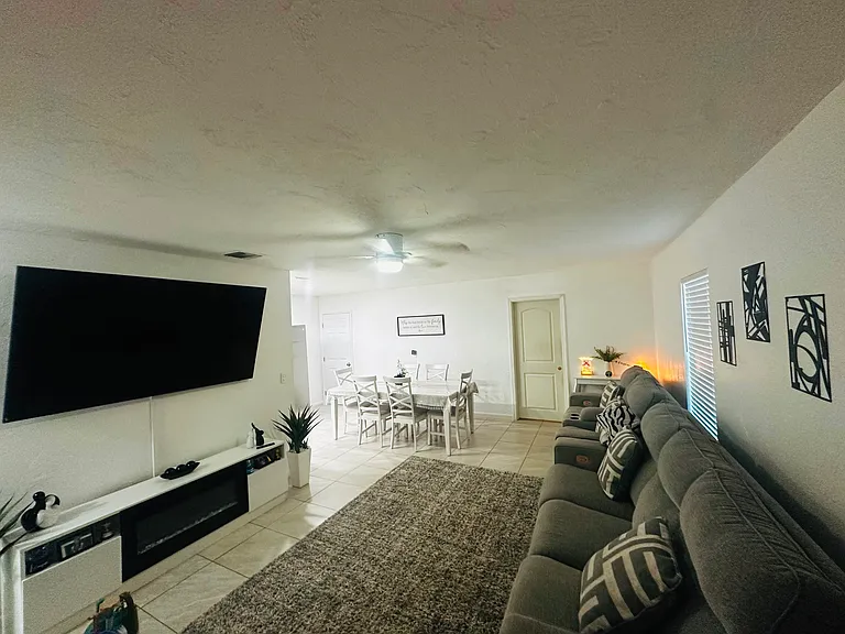 5813 S 37th Ct — Photo 4
