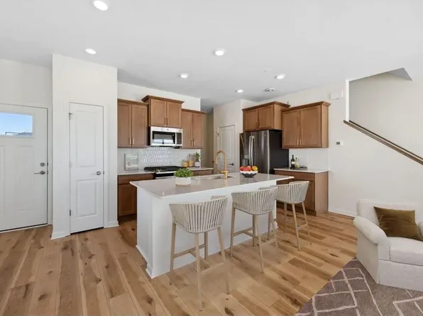 10298 Birchwood Cir, Victoria, MN 55318