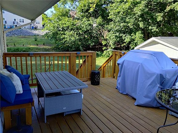 4th image of 15 Spruce St