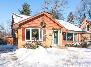 8736 Rockefeller Ave, Brookfield, IL 60513