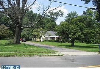 2nd image of 435 Lawrenceville Rd