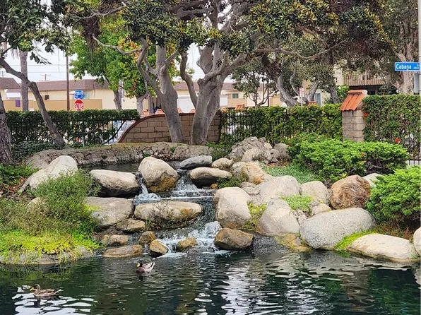 4861 Lago Dr APT 206, Huntington Beach, CA 92649