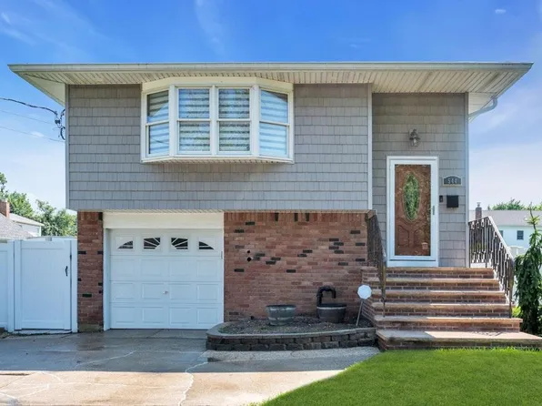 544 S 15th Street, Lindenhurst, NY 11757
