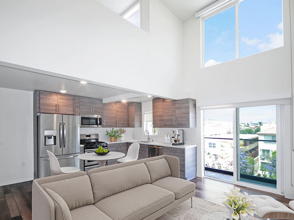 Open Plan Living Room & Kitchen