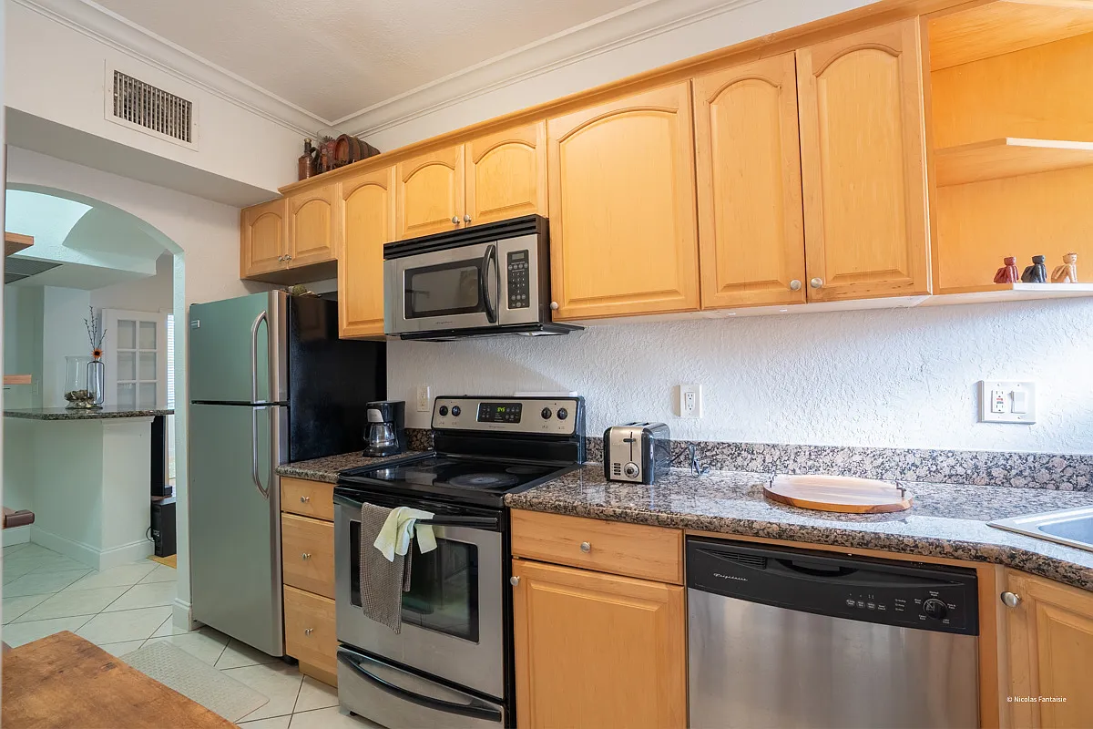 2 bed, 568 sqft, $2,200 — Photo 4