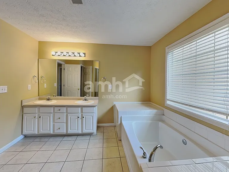 2041 Vintage Oaks Dr — Photo 15