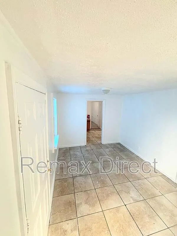 3 bed, 1.0 bath, $2,000 — Photo 2