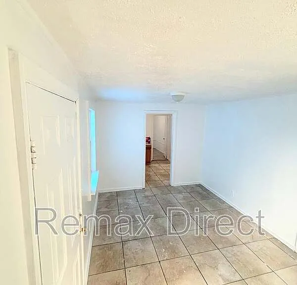 804 Ridgewood Dr #2 — Photo 2