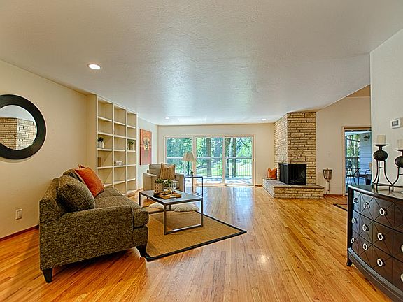 3rd image of 261 W Hilton Dr